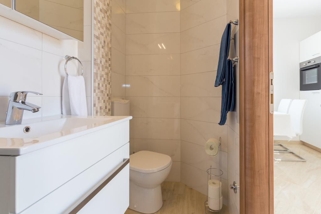 Apartment & Room Ladisic Орашац Екстериор снимка