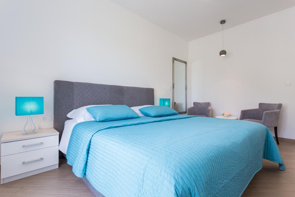 Apartment & Room Ladisic Орашац Екстериор снимка