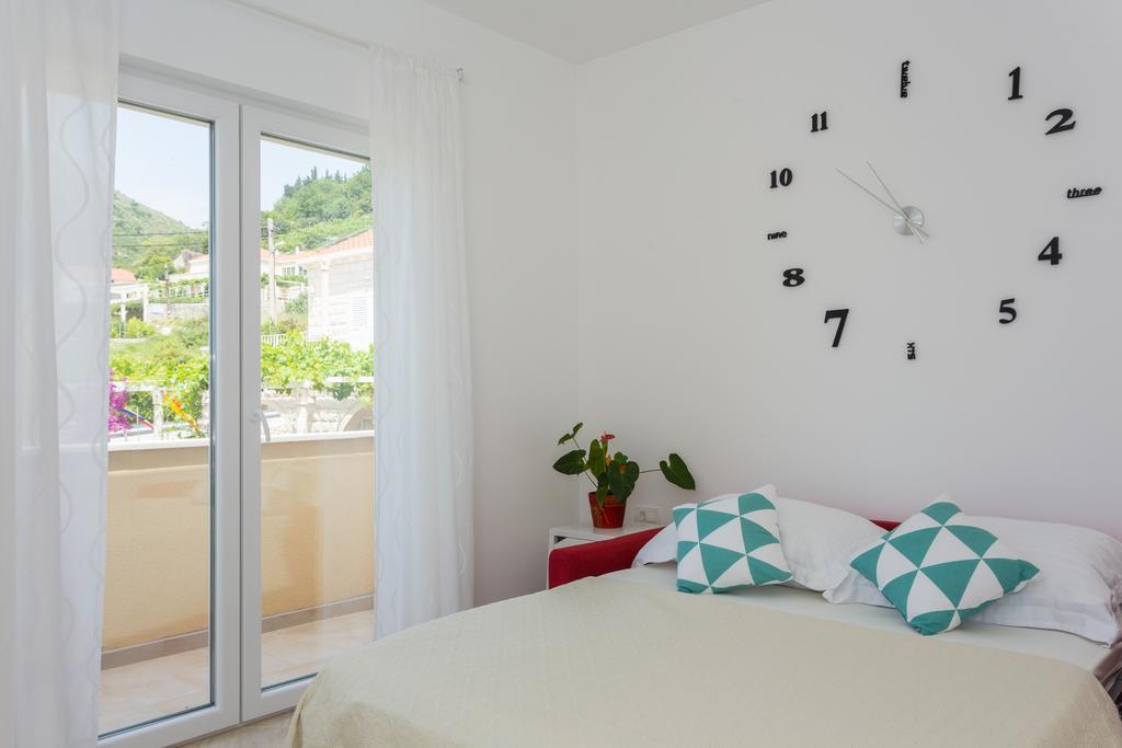 Apartment & Room Ladisic Орашац Екстериор снимка