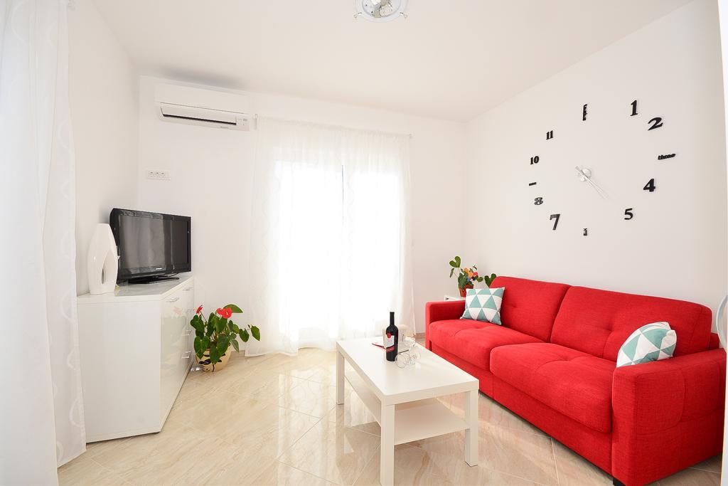Apartment & Room Ladisic Орашац Екстериор снимка