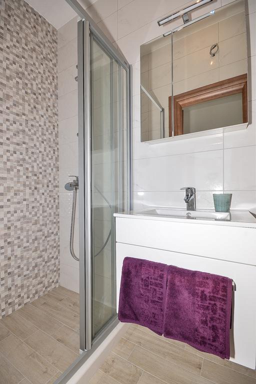 Apartment & Room Ladisic Орашац Екстериор снимка