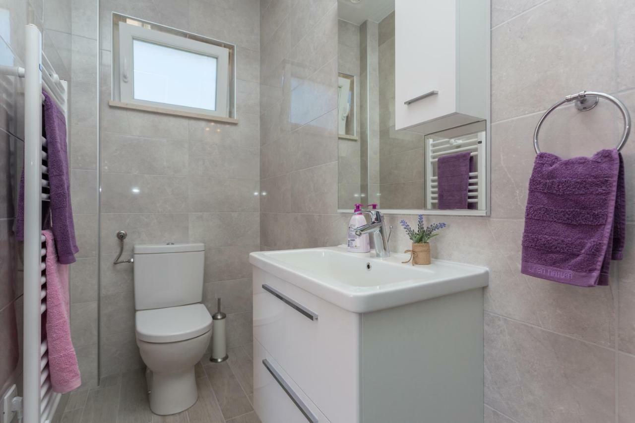 Apartment & Room Ladisic Орашац Екстериор снимка