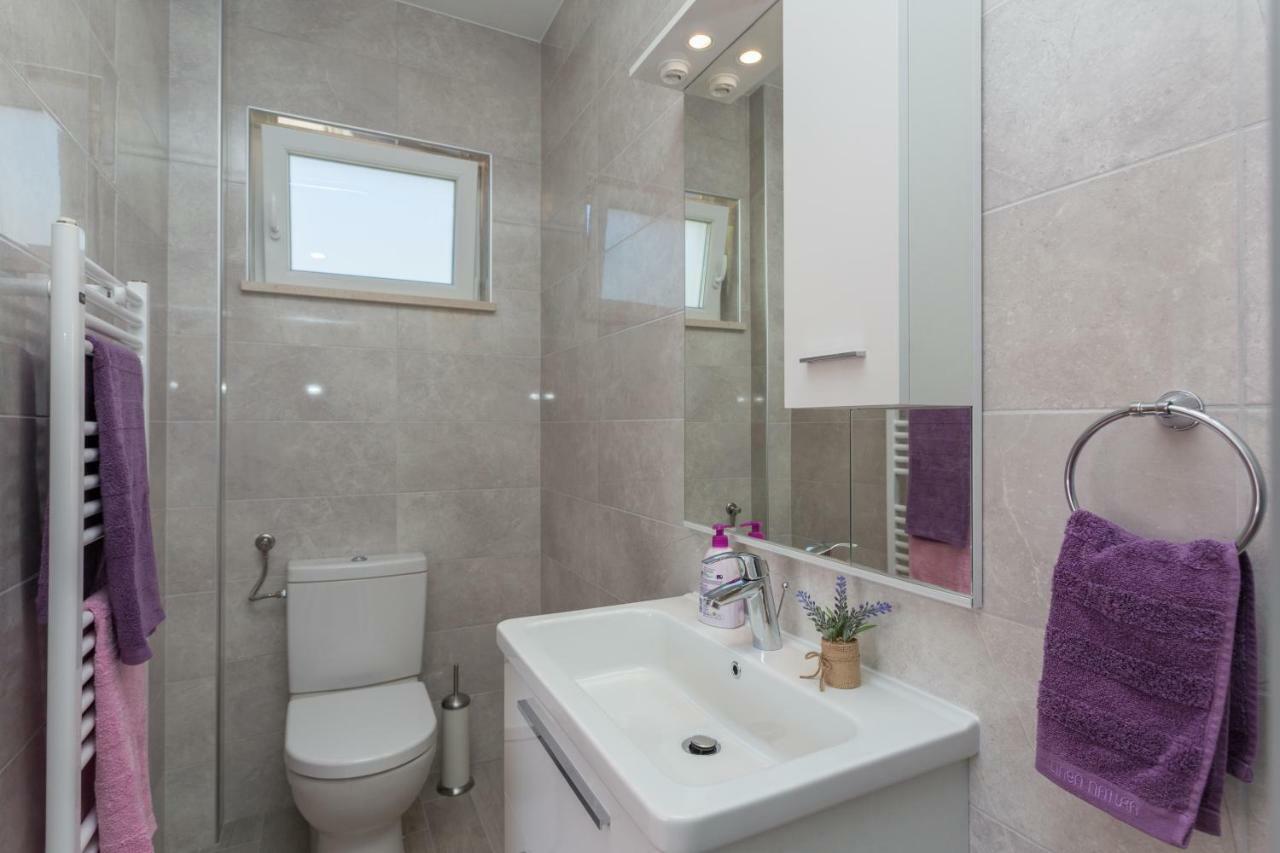 Apartment & Room Ladisic Орашац Екстериор снимка